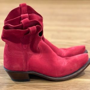 Gorgeous, grounding Lucchese boots. Like new!